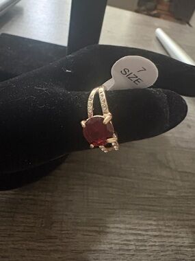 Gold-Tone Women’s Costume Ring with Red Center Stone and Accent Crystals Size 7